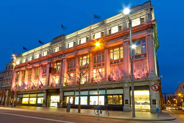 O 'Connell street em Dublin à noite, Irlanda . — Fotografia de Stock