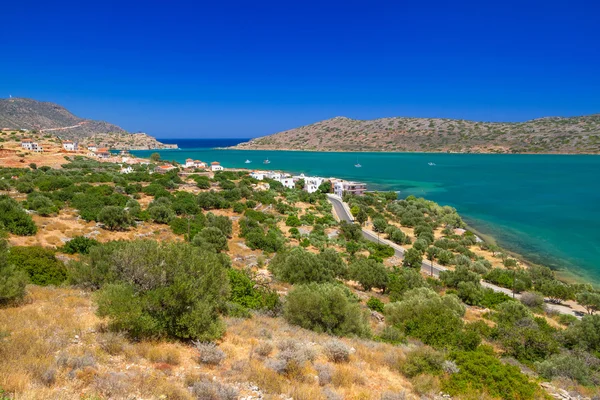 Acqua turchese della baia di Mirabello a Creta — Foto Stock