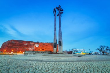 Gdansk Avrupa dayanışma meydanda üç haçlar Anıtı