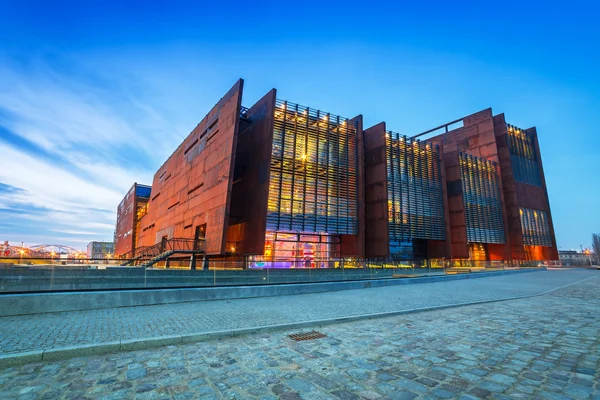 Rezavé ocelové budovy Evropské Solidarity muzea v Gdaňsku — Stock fotografie