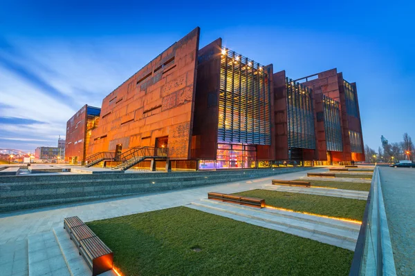 Rostiges Stahlgebäude des Museums der europäischen Solidarität in Danzig — Stockfoto