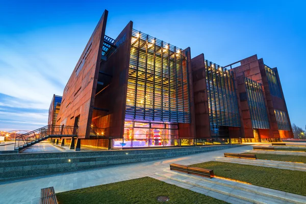 Rostiga stål byggnaden av Europeiska solidaritet Museum i Gdansk — Stockfoto