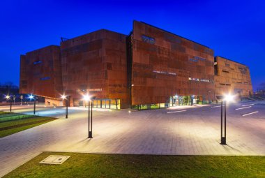 Avrupa dayanışma Müzesi Gdansk paslı çelik bina