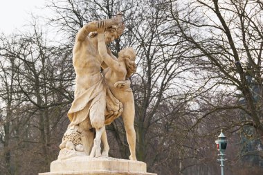 Üzüm kraliyet banyo Park, Varşova Satir'ın elinden yakalamak perisi heykeli