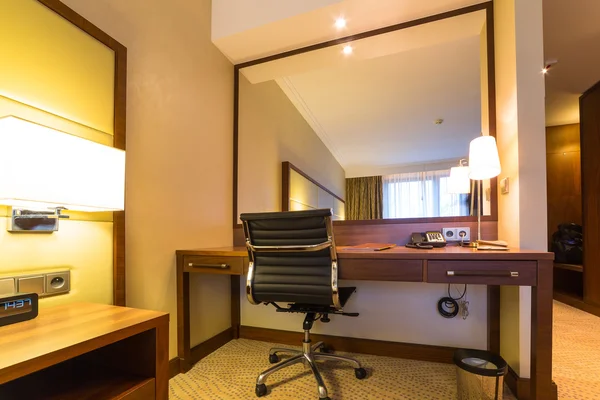 Πολυτελή κρεβατοκάμαρα του ξενοδοχείο Doubletree by Hilton — Φωτογραφία Αρχείου