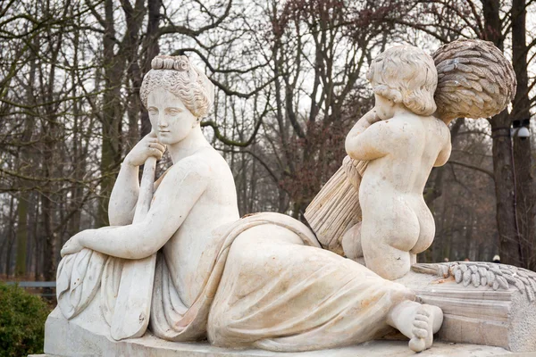 Allegory of the Vistula river statue in Royal Baths Park, Warsaw — Stock Photo, Image