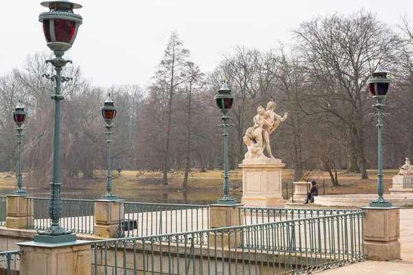 Hermaphroditus and Salmacis statue in Lazienki Park, Warsaw — Stock Photo, Image