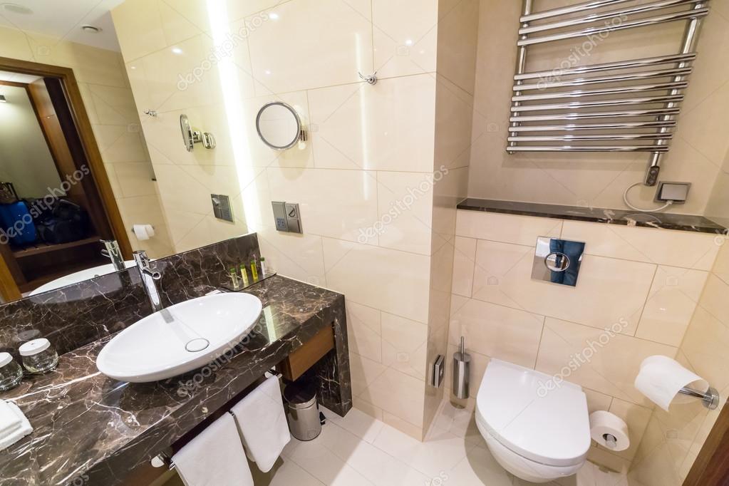 Luxury bathroom of DoubleTree by Hilton Hotel Stock Editorial Photo
