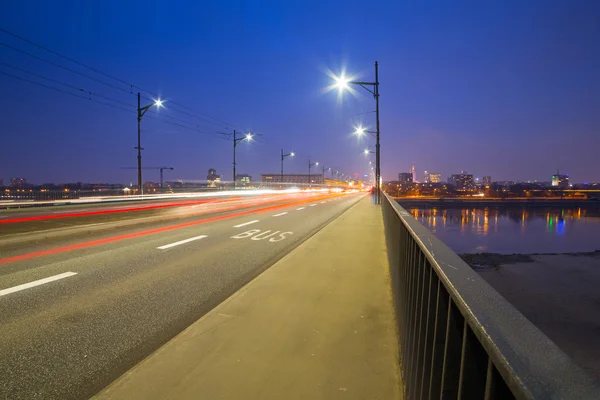 Trafik på Poniatowski bron i Warszawa — Stockfoto