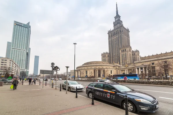 Palacio de la Cultura y la Ciencia en el centro de Varsovia, Polonia — Foto de Stock