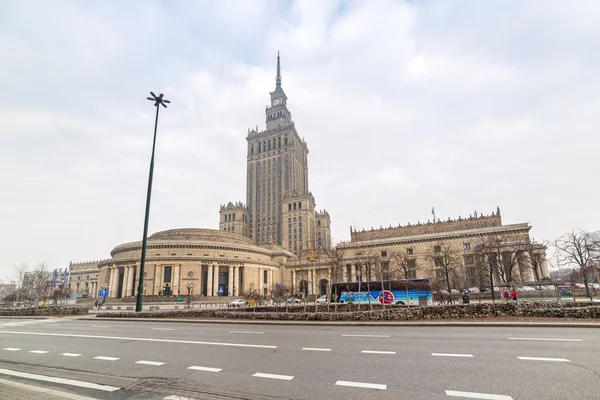 Palast der Kultur und Wissenschaft im Stadtzentrum von Warschau, Polen — Stockfoto