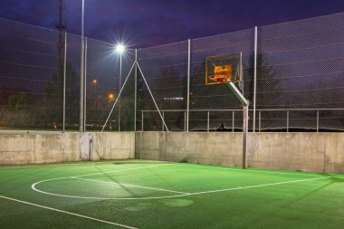 Basketbol Sahası alacakaranlıkta