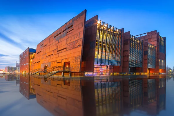 Rostiges Stahlgebäude des Museums der europäischen Solidarität in Danzig — Stockfoto