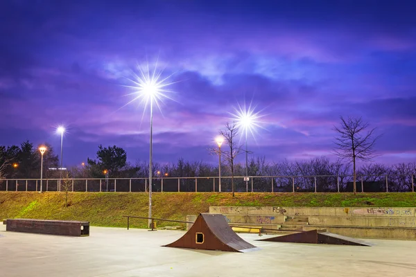Parque de skate em Gdansk ao entardecer — Fotografia de Stock