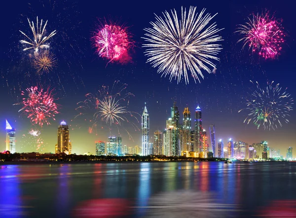 Exibição de fogos de artifício de Ano Novo em Dubai — Fotografia de Stock