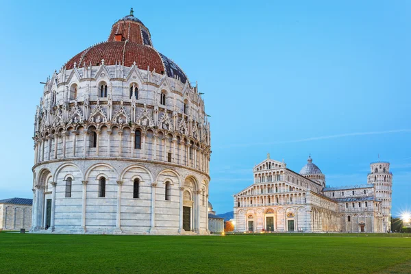 Piazza dei Miracoli con Torre Inclinada de Pisa — Foto de Stock