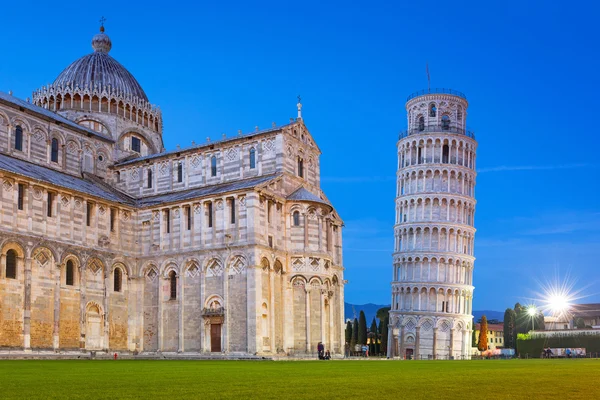 Piazza dei Miracoli avec Tour penchée de Pise — Photo