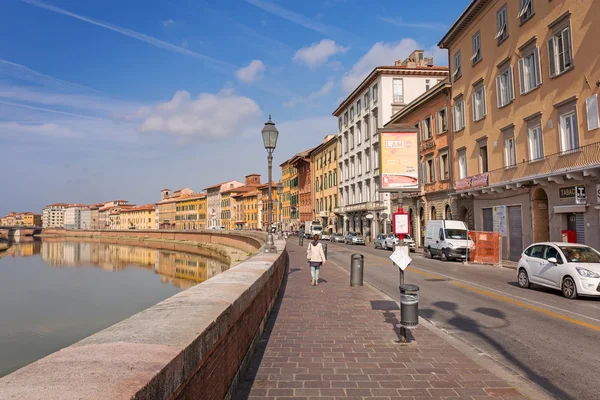 Geleneksel dar sokakları, İtalya ile Pisa şehir'in mimaride — Stok fotoğraf