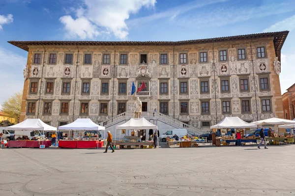 Historyczne Scuola Normale budynku w Pisa, Włochy — Zdjęcie stockowe