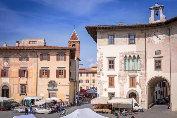 Architecture of Pisa city with traditional narrow streets, Italy — Stock Photo, Image