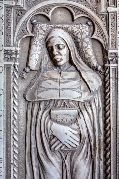 Esculturas en el cementerio monumental de la Torre Inclinada de Pisa — Foto de Stock