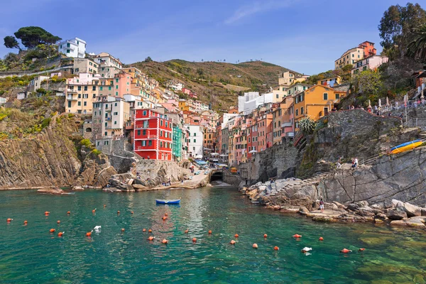 Riomaggiore cidade na costa do Mar da Ligúria — Fotografia de Stock