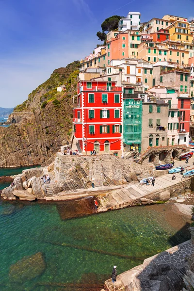 Ciudad de Riomaggiore en la costa del Mar de Liguria —  Fotos de Stock