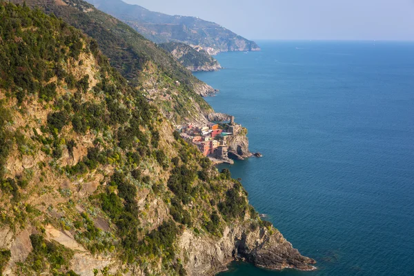 Kustlijn van Monterosso strand op Ligurische Zee — Stockfoto