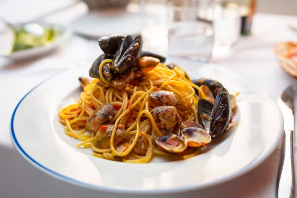 Deniz ürünleri ile İtalyan makarna — Stok fotoğraf