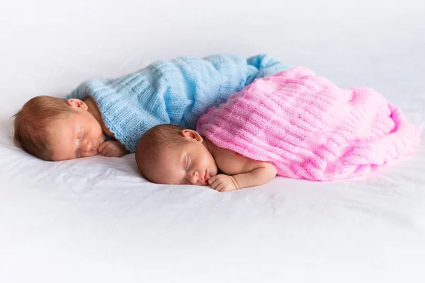 Baby boy and girl twins — Stock Photo, Image