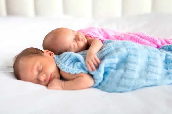 Baby boy and girl twins — Stock Photo, Image