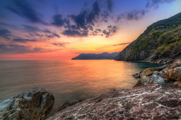 Beau coucher de soleil à la mer Ligure — Photo