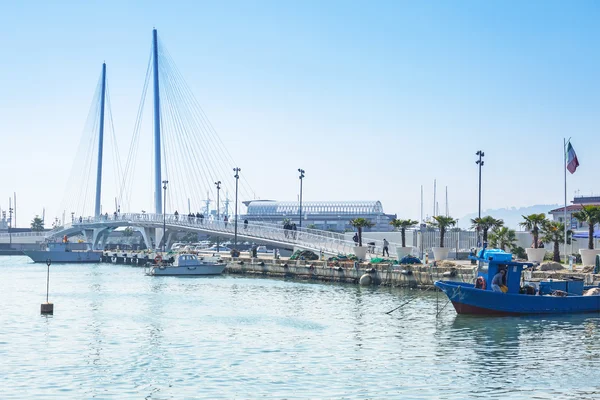 Barcos y yates en el puerto deportivo de La Spezia — Foto de Stock