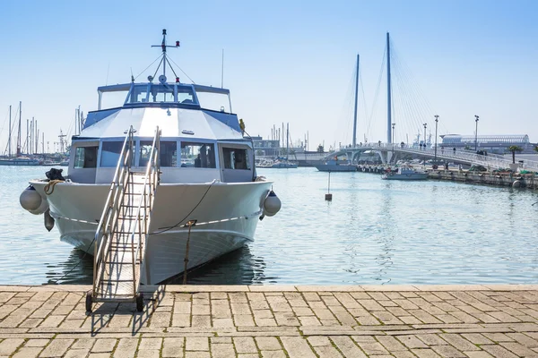Barche e yacht nel porto turistico di La Spezia — Foto Stock