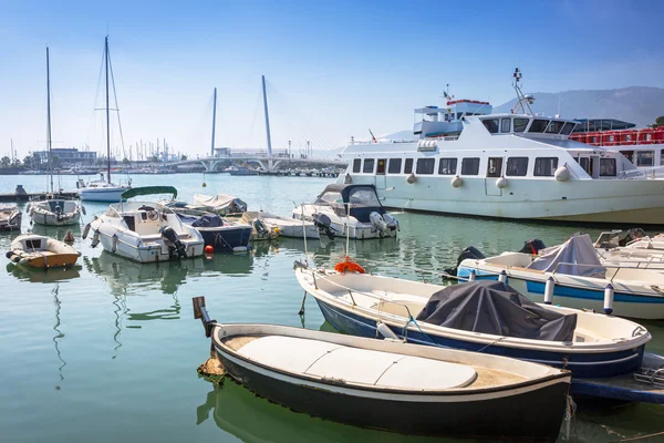 Boten en jachten in de haven van La Spezia — Stockfoto