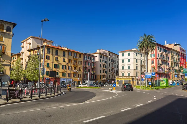 : Italiensk arkitektur på gatorna i La Spezia — Stockfoto