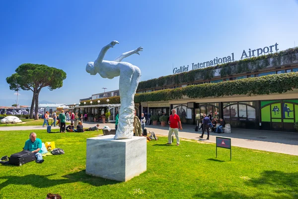 Monumental sculptures on Pisa International Airport, Italy — Stock Photo, Image