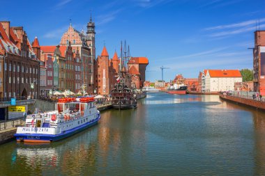 Eski kasaba gdansk motlawa Nehri'nde yansıması ile