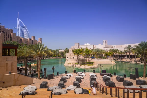 View for Burj Al Arab hotel from the Madinat Jumeirah in Dubai — Stock Photo, Image