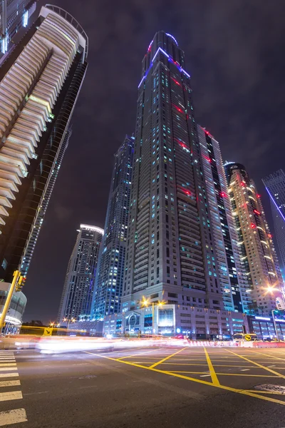 Wolkenkrabbers van Dubai Marina's nachts, Uae — Stockfoto