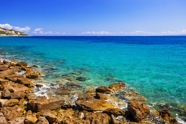 Agua turquesa de la bahía en Zakynthos — Foto de Stock