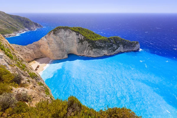 Praia de Navagio bonita em Zakynthos, Grécia — Fotografia de Stock