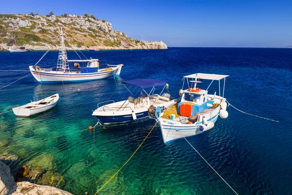 Barcos de pesca na costa de Zakynthos — Fotografia de Stock