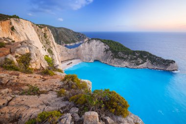 Zakynthos adada batık sahilde günbatımı
