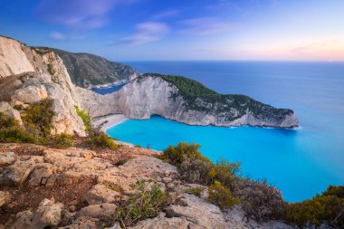 Zakynthos adada batık sahilde günbatımı