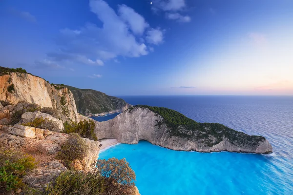 Strand a Zakynthos sziget naplementekor — Stock Fotó