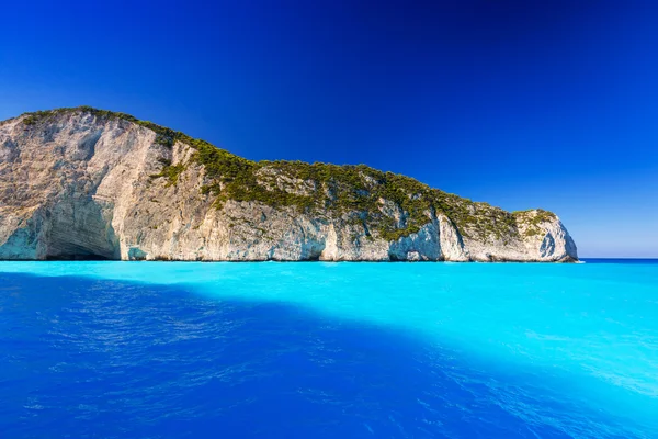 蓝色泻湖的 Navagio 海滩上扎金索斯岛 — 图库照片