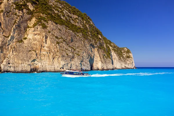 Kék lagúna szigeten Zakynthos Navagio Beach — Stock Fotó