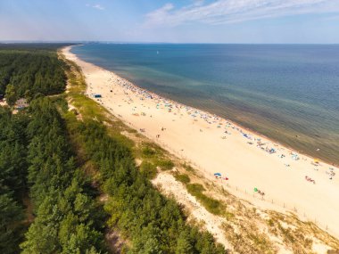 Yazın Sobieszewo, Polonya 'da Baltık Denizi sahilinin güzel manzarası