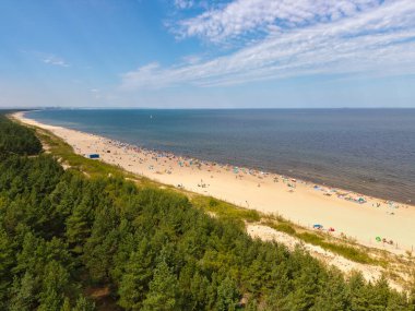 Yazın Sobieszewo, Polonya 'da Baltık Denizi sahilinin güzel manzarası